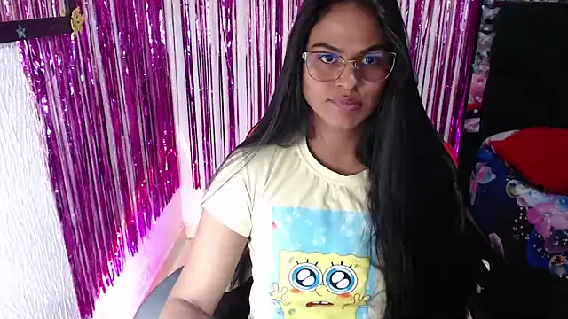 SweetAlmaa webcam