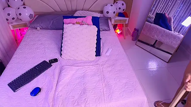 aisha_sh webcam