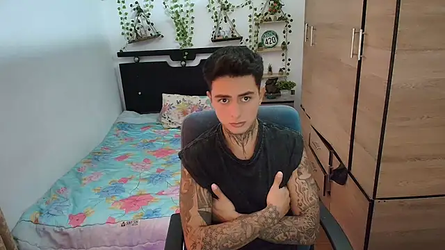 santii_ss live cam on StripChat