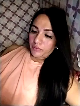 Yourbabyshane live cam on StripChat
