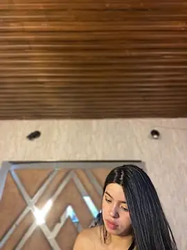 LunaMoore_Pink webcam