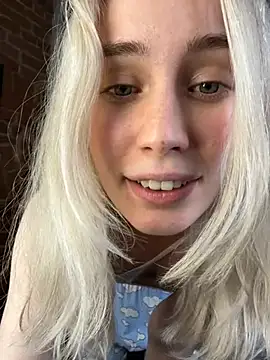 LovelyMiu webcam
