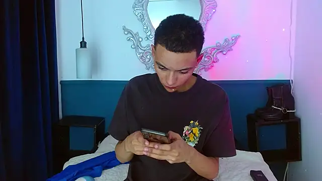 romeo_laurient live cam on StripChat