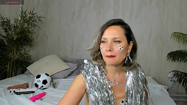 Nikki_Mi1k webcam