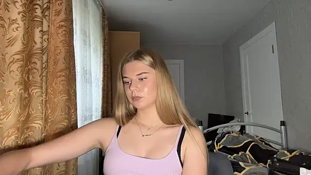 HoneysPiee webcam