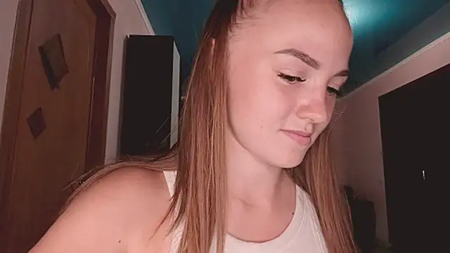 MsLizzHere webcam