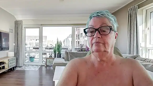 Mystery-Grandmother webcam