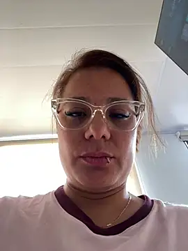 Pretty__Milf webcam