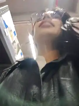Astrid-- live cam on StripChat