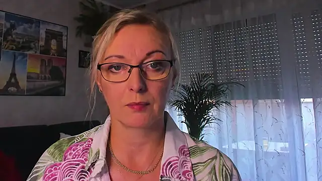 vanessa_chat - Vanessa_chat's free webcam - UK Sex Cams