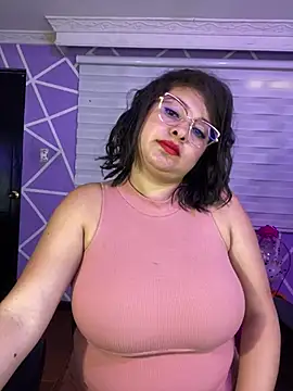 MiiaaJoness webcam
