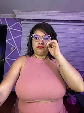 MiiaaJoness live cam on StripChat