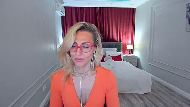 MuseOfStage live cam on StripChat