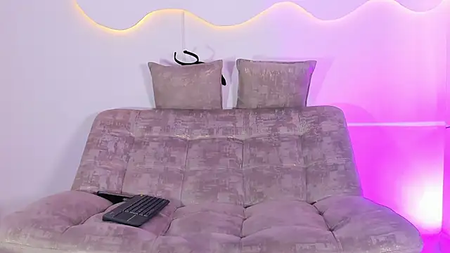 ArohomLester_ live cam on StripChat