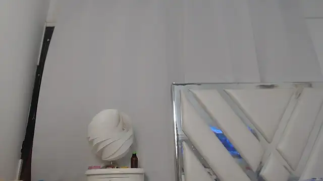 AlannaHarper live cam on StripChat