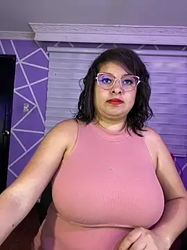 MiiaaJoness live cam on StripChat