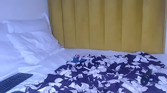 Bella_2025 webcam