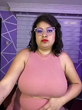 MiiaaJoness webcam