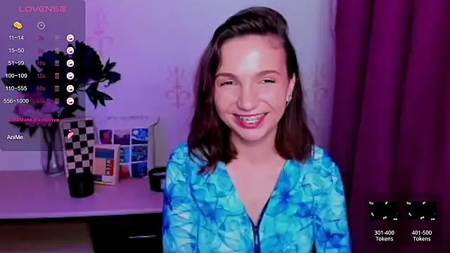 KindHazelHere_ live cam on StripChat