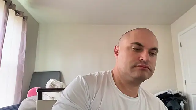 SluggishChase99 live cam on StripChat