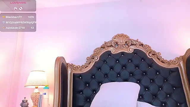 AdelinaVans webcam
