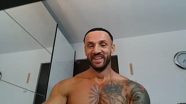 Magnificmuscles89 live cam on StripChat