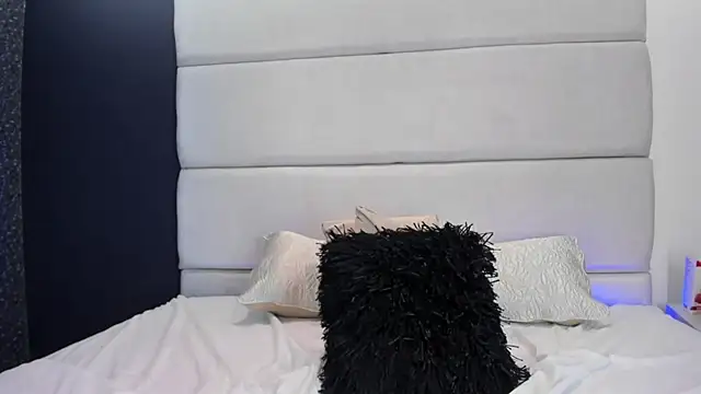 CandyLuxury__ live cam on StripChat