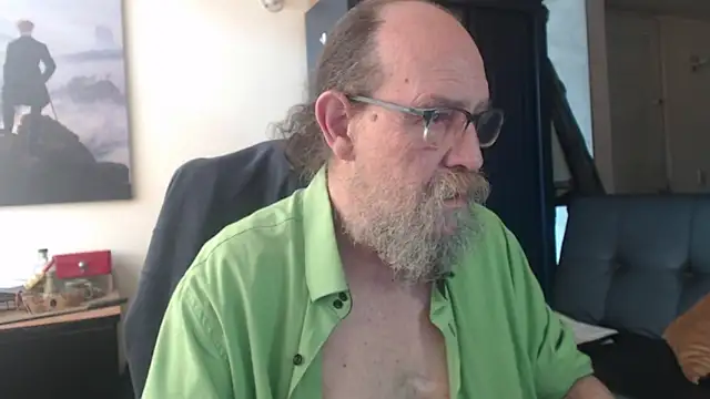 Uncle_Hottie live cam on StripChat