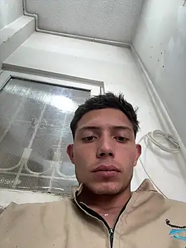 santiObrero live cam on StripChat