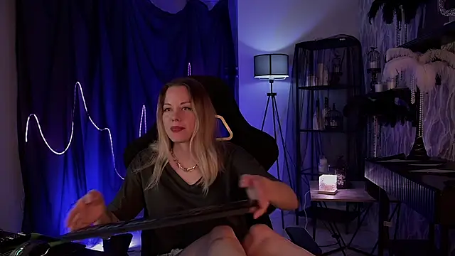 VireliaMoonfall live cam on StripChat