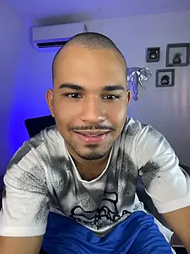 xhj_Gambaru live cam on StripChat