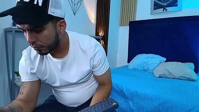 Kyro_Blaze live cam on StripChat