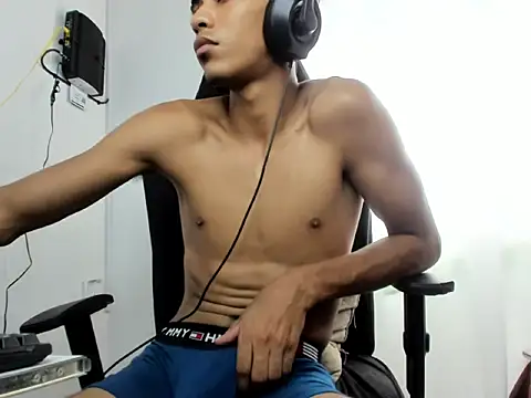 alien_bigck live cam on StripChat