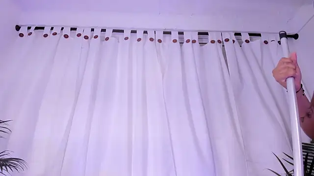 scarlet_boobs01 live cam on StripChat