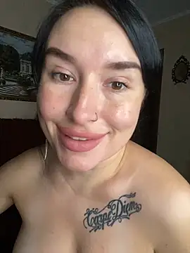Roxana_Bell live cam on StripChat