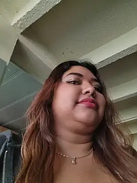 CurvyLolaX webcam