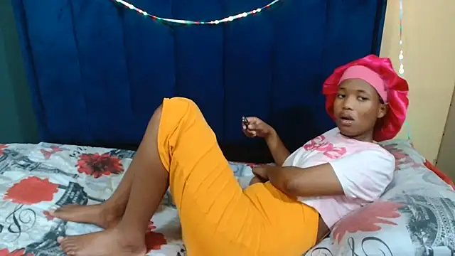 HotCreamyTea webcam