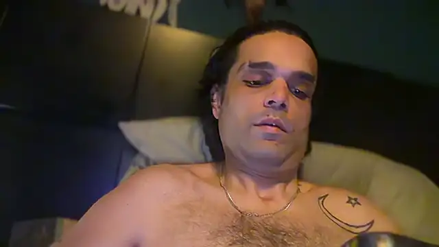 icebergslim281 live cam on StripChat