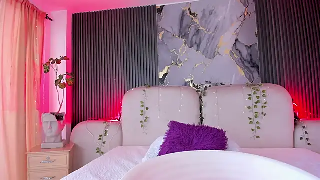 CarolineFyre webcam