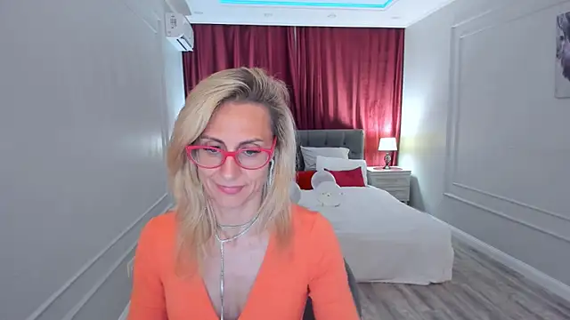 MuseOfStage live cam on StripChat
