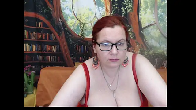 PlayfullMature webcam