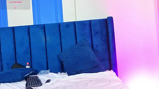 CURVYANDKING_CR live cam on StripChat