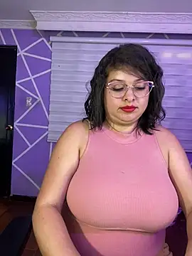 MiiaaJoness live cam on StripChat