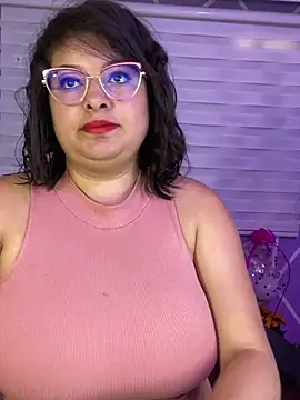 MiiaaJoness webcam
