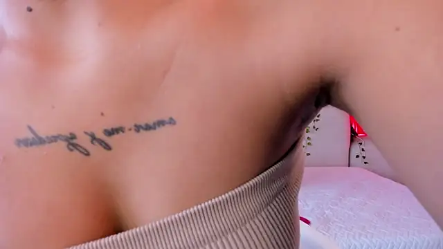 CarolineFyre webcam