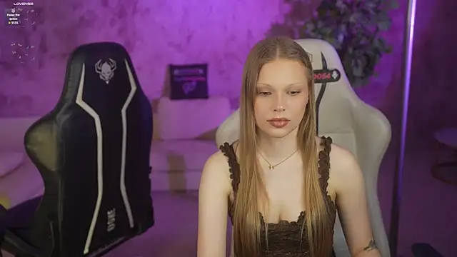 Ella_054 webcam