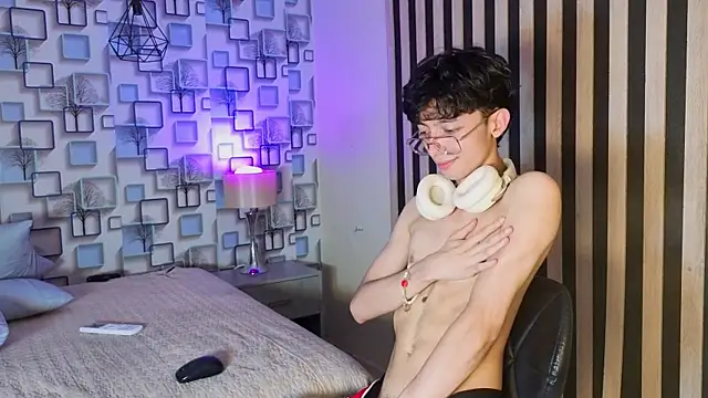 Twink_Sebas7 webcam
