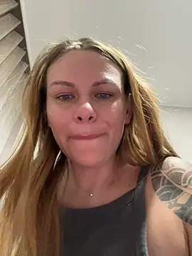 MonoGirl webcam