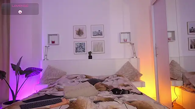 ViktoriaWhite webcam