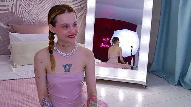 LiliTaylorr webcam